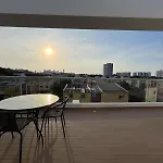 Apartamento con balcón grande